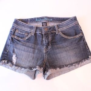 Ariya Jean 7/8 Blue Jeans Shorts Distressed Fringe